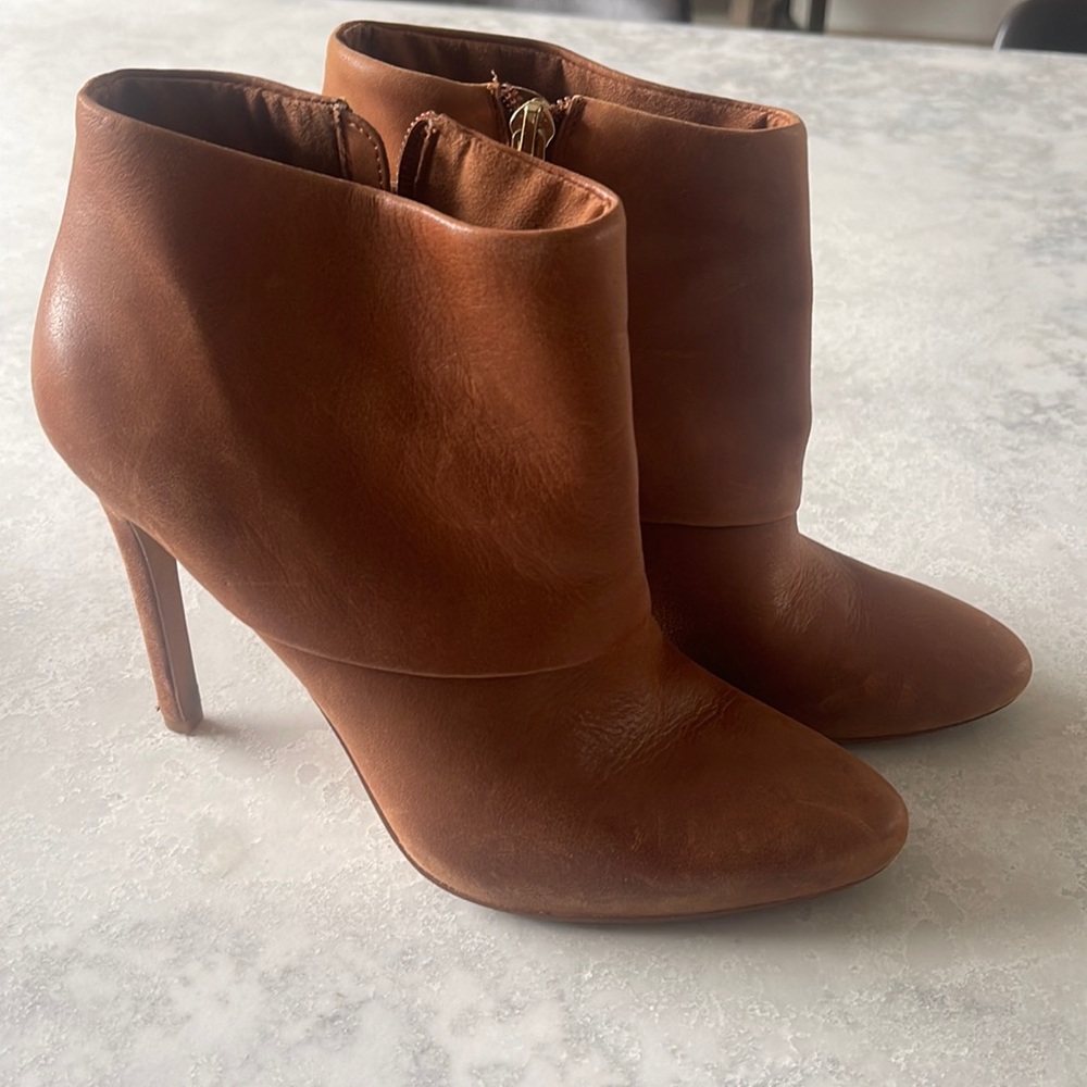 Size 7 Jessica Simpson tan leather bootie